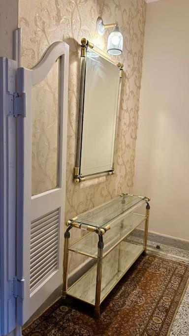 In Downtown Champollion Street Apartment *
